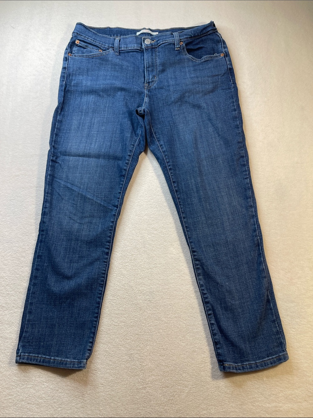 LEVIS BOYFRIEND WOMENS SIZE 31-27